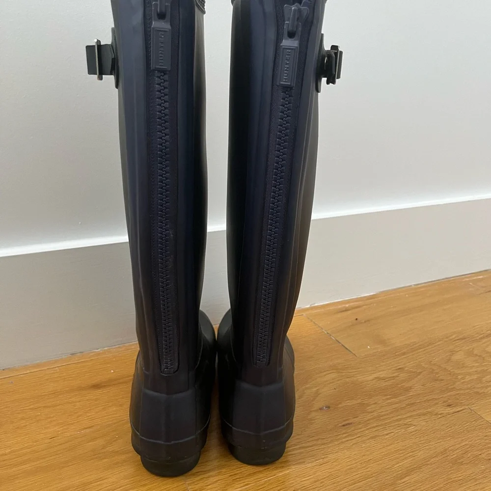 Hunter Boots Matte Dark Blue Zip Up + Fleece Socks - Picture 3 of 6
